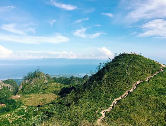 Sunset at Osmena Peak overlooking Badian